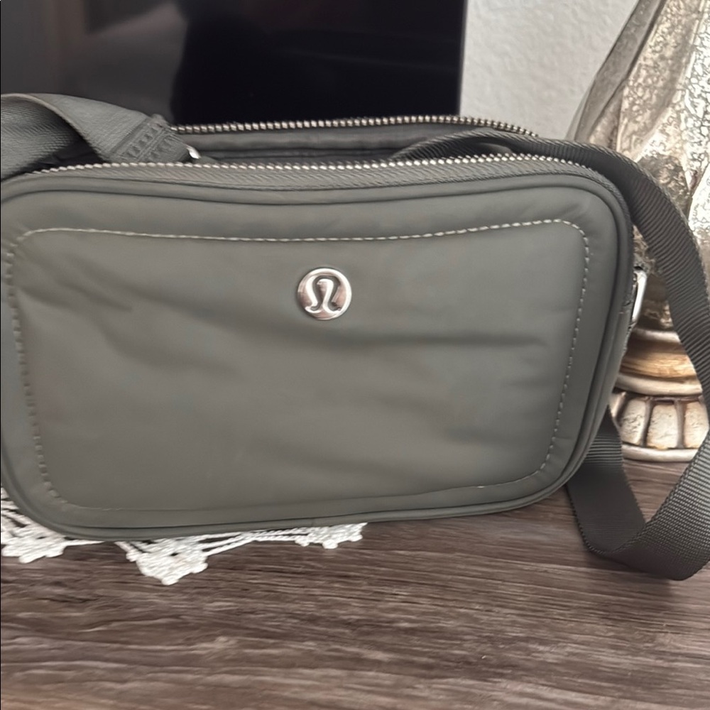lululemon athletica Crossbody Bag in Olive Green